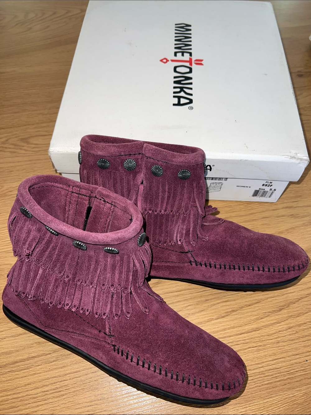 RARE NIB Minnetonka Double Fringe PLUM Suede Boot with studded accents